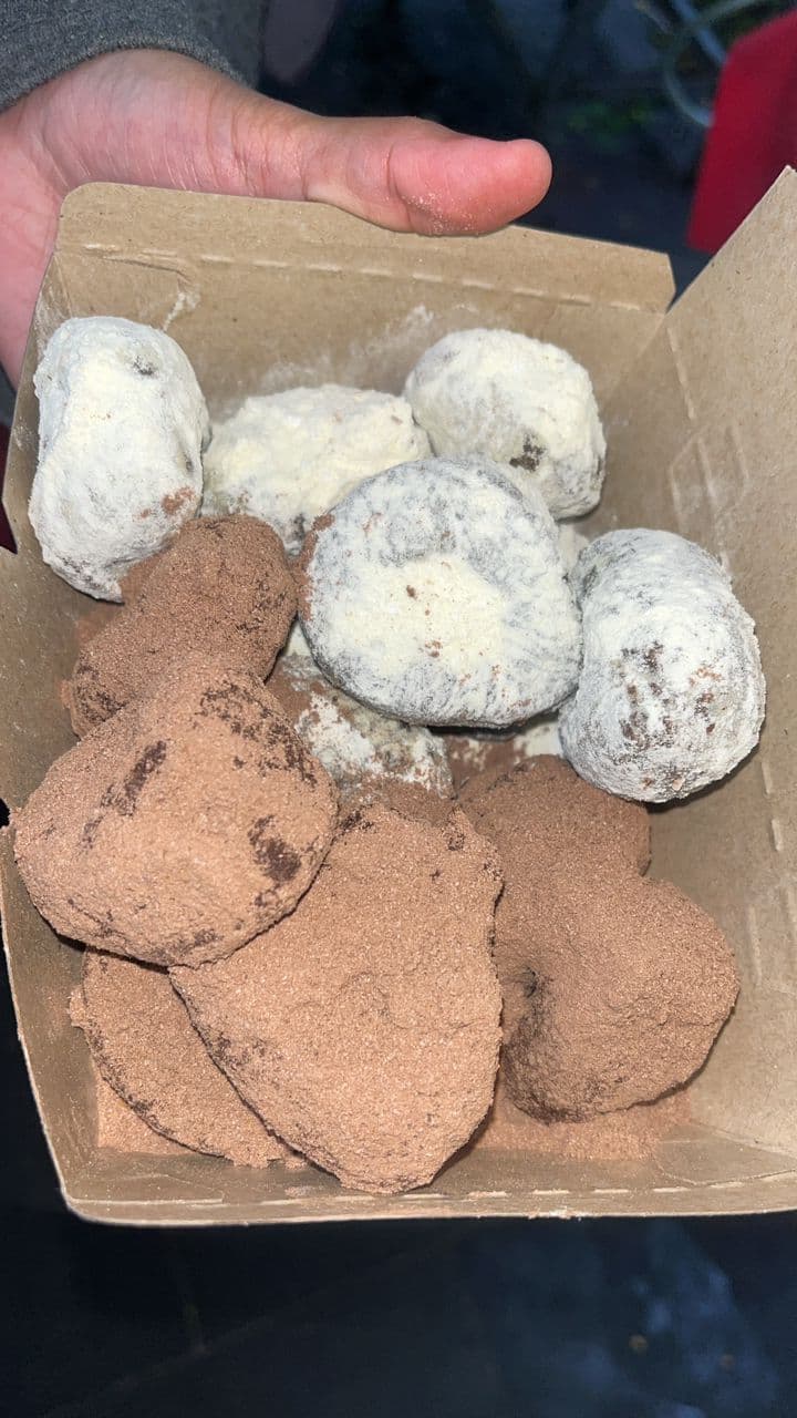 Donut Arang Susu / Coklat