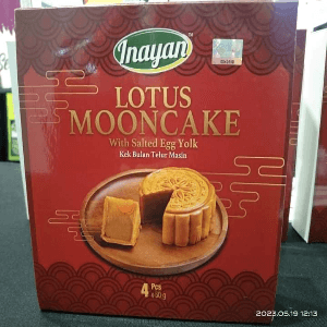 Lotus Mooncake with Salted Egg Yolk (4 pcs) - Image 1