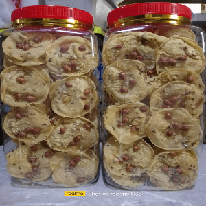 KUIH REMPEYEK IKAN BILIS - Image 1
