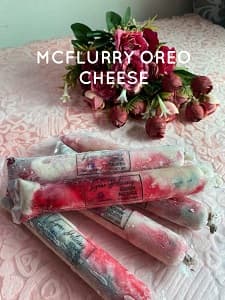 Konfeksi Ais Perisa Keju Dengan Beri Biru, Strawberi Dan Biskut Berkrim