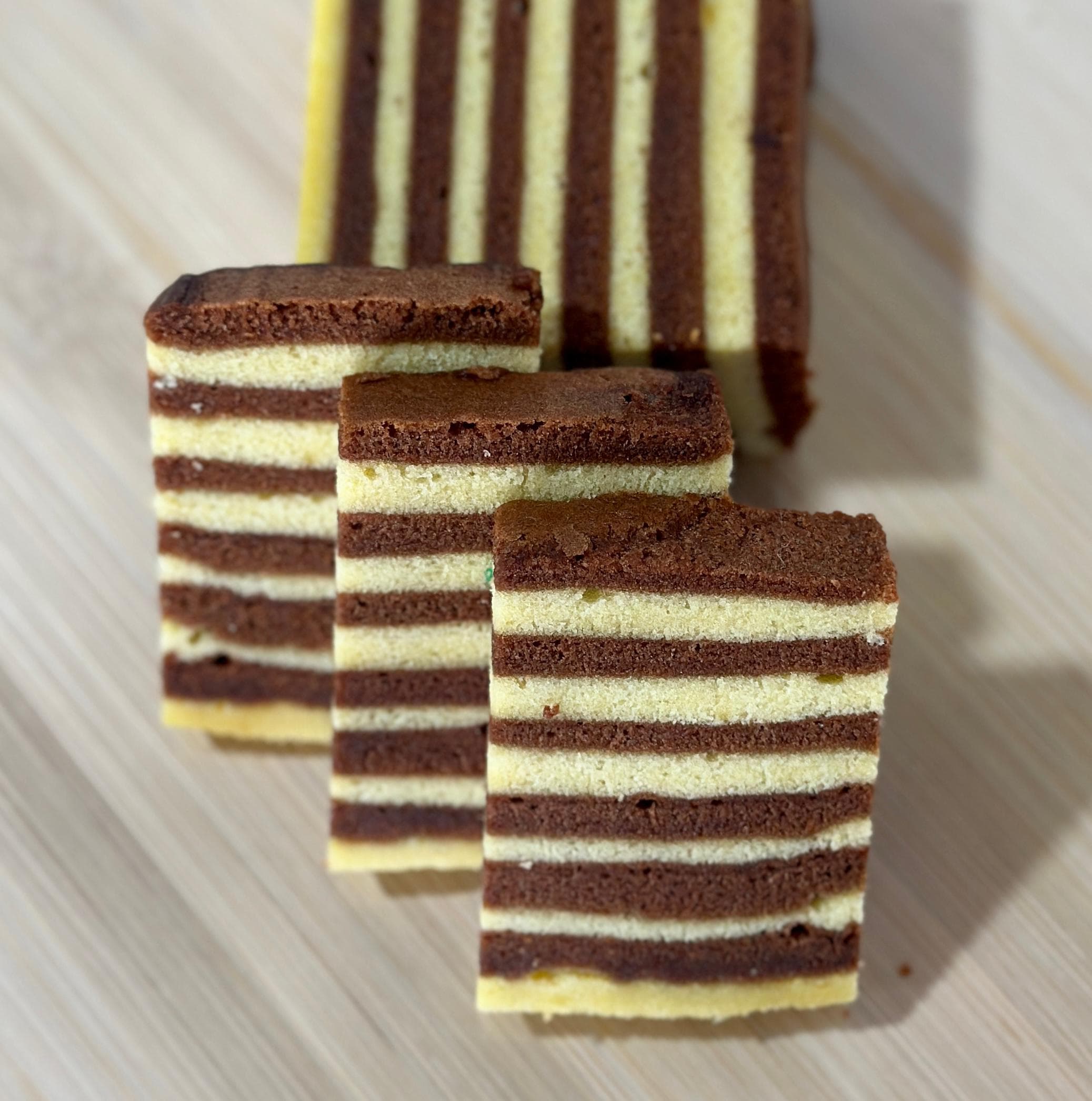 Kek Lapis Sarawak Perisa Coklat