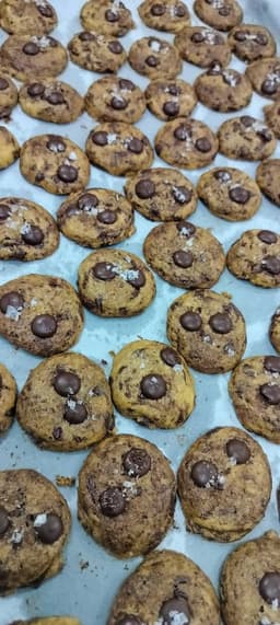 Sea Salt Chocolate Chips Cookies - Thumbnail 2
