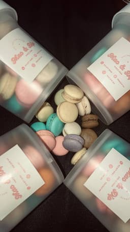 MACAROON WITH DARK CHOCOCLATE - Thumbnail 2