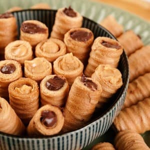 BIG MIX CHO+PEANUT CRISPY ROLL - Image 1