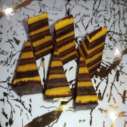 HOLIDAY INN CAKE - Thumbnail 1