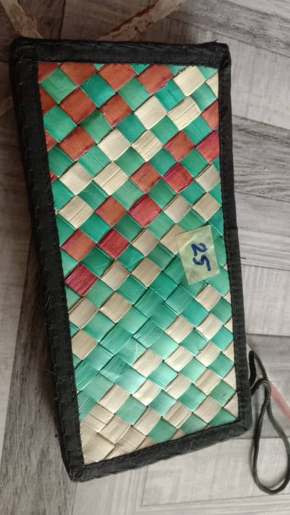 ANYAMAN BEKAS PENSIL