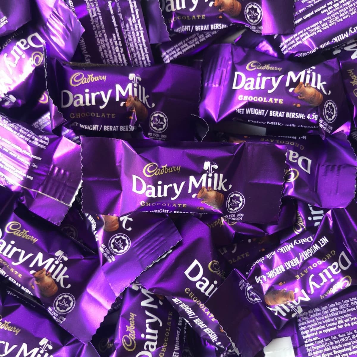 CADBURY DIARY MILK CHOCOLATE X 25PKTS - Image 1