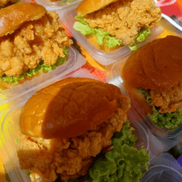 BURGER AYAM CRISPY - Thumbnail 1