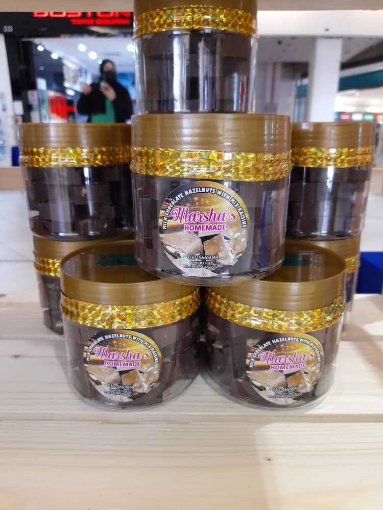 MILK CHOCOLATE HAZELNUT WITH MIX RAISINS