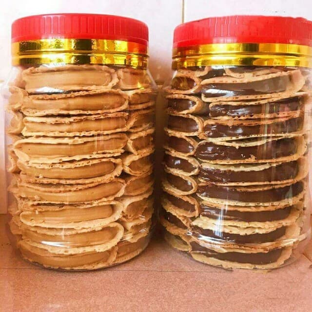 kuih kapit inti coklat dan kacang - Image 1