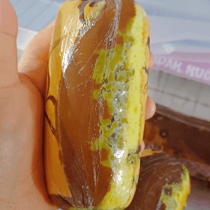 Kek Tapak Kuda Hazelnut + Matcha Crunchy - Image 1