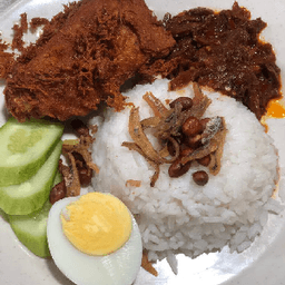 Nasi Lemak ayam goreng berempah - Thumbnail 1