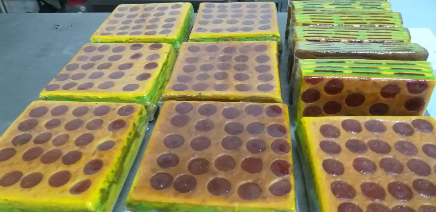 Kek Lapis Asam Manis (sebuku)